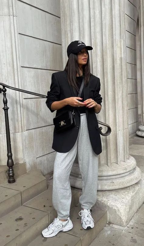 Black Blazer 2023 Outfit, Athleisure Blazer Outfit, Baseball Hat Blazer Outfit, Black Blazer Outfit Street Styles, Artsy Sporty Outfits, Grey And Black Outfits Casual, Fall Styling Outfits, Sweats With Blazer Outfit, Sport Blazer Women Outfit