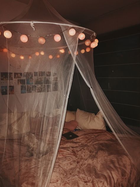 mosquito net w pink blanket and fairy lights in pastel cotton balls Mosquito Bed Net Bedroom Ideas, Mosquito Net Aesthetic, Mosquito Net Bedroom Ideas, Bedroom Mosquito Net Ideas, Mosquito Net Bed Aesthetic, Bed Mosquito Net Ideas, Bed Nets Ideas, Net Over Bed, Mosquito Net Ideas