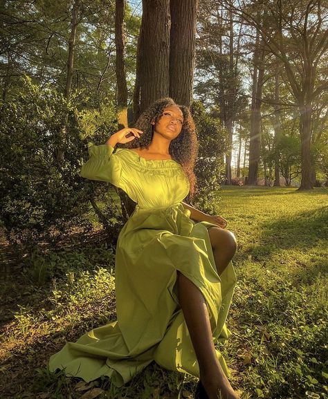 Fairy Aesthetic Dress, Black Fairy Aesthetic, Faerie Core, Golden Hour Photoshoot, Fairy Photoshoot, Beautiful Photoshoot Ideas, Spring Photoshoot, Style Casual Chic, Nature Photoshoot