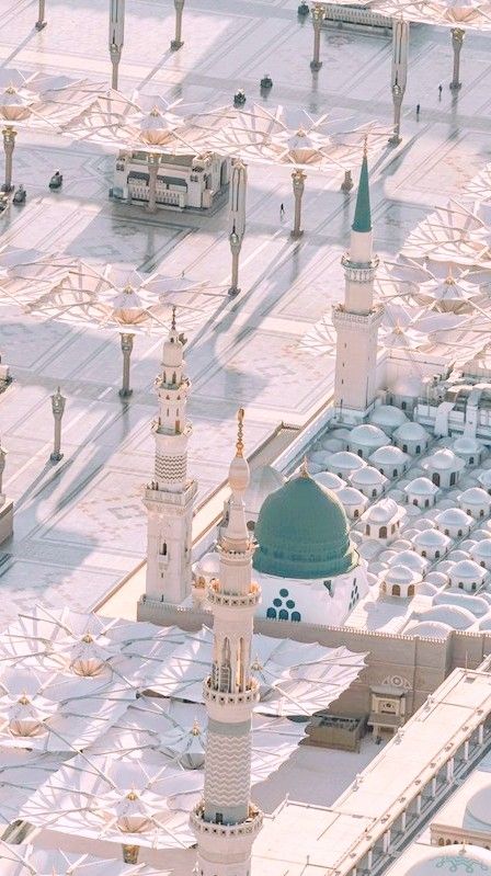 Madina Sharif Beautiful Pic, Medina Wallpaper, Social Media Images Design, Madina Sharif, Masjid Nabawi, History Of Islam, Medina Mosque, Imam Hussain Wallpapers, Islamic Wallpaper Hd