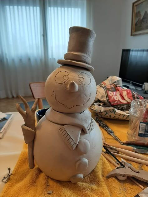 Pinch Pot Snowman, Hand Built Pottery Snowmen, Clay Snowmen, Air Dry Clay Snowman, Clay Snowman, Clay Projects For Kids, Ceramic Christmas Decorations, Pottery Lessons, Winter Art Projects