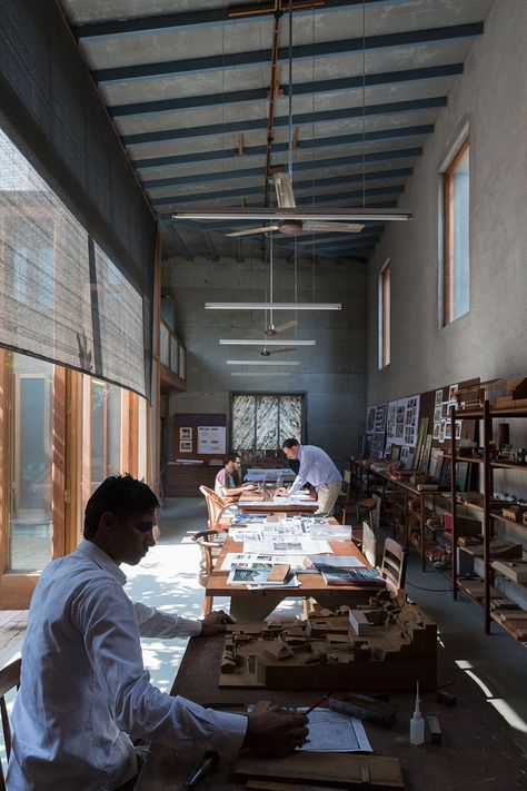 Courtyards – Studio Mumbai – Iwan Baan Iwan Baan, Architect Studio, Studio Mumbai, Architect Student, Workspace Studio, Design Studio Workspace, Architects Office, Studios Architecture, Famous Architects