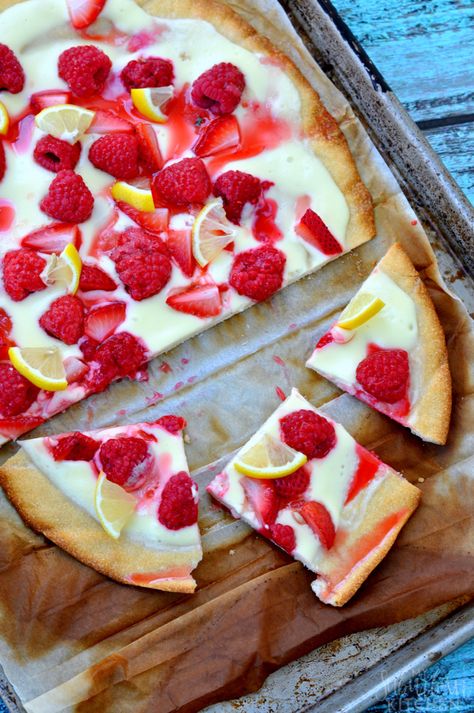 Mixed Berry Cheesecake Pizza {My Suburban Kitchen} Cheesecake Pizza, Berry Pizza, Mixed Berry Cheesecake, Best Summer Recipes, Ultimate Cheesecake, Fruit Pizza Bar, Suburban Kitchen, Pizza Sugar Cookie, Berry Cheesecake