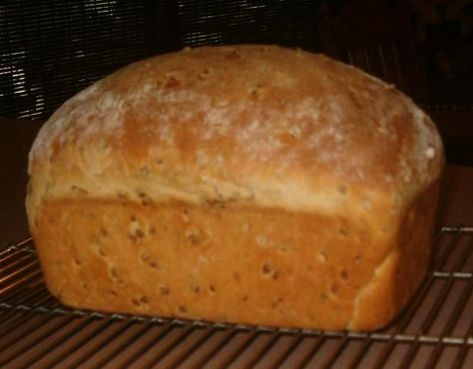 Honey Wheat Berry Bread (machine recipe) from Food.com:   								A delicious wheatberry bread that tastes like store-bought. Kids love it! I use my bread machine on the dough setting to mix and knead the dough, but can also be made using a KA mixer or by hand. This bread uses vital wheat gluten, which can be purchased at wal-mart and most grocery stores. Berry Bread Recipe, Wheat Berry Bread Recipe, Wheat Berry Bread, Wheat Berry Recipes, Berry Bread, Wheat Berry, Bread Machine Bread, Cracked Wheat, Bread Crackers