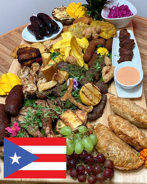 Pero Like - Puerto Rican Charcuterie Board Puerto Rican Food Wedding, Puerto Rican Catering Ideas, Puerto Rican Catering, Puerto Rican Food Plates, Puerto Rican Food Ideas, Latin Charcuterie Board, Puerto Rican Charcuterie Board Ideas, Jamaican Charcuterie Board, Cuban Charcuterie Board