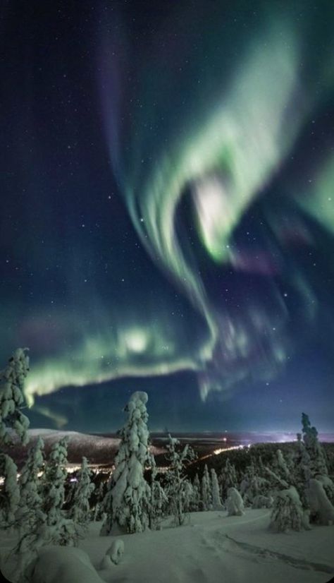 Aurora Borealis Finland, Aurora Borealis Wallpaper, Northern Lights Photography, Aurora Lights, Aurora Borealis Northern Lights, The Northern Lights, Dream Travel Destinations, The Aurora, Iceland Travel