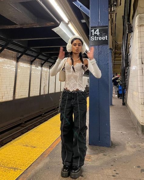 SHAY 🧿 on Instagram: "muah ❄️ 🩰" Corset Winter Outfit, Corset Outfit Winter, Subway Outfit, Earmuffs Outfit, Trends In 2023, 2023 Fashion Trends, Winter Outfits Aesthetic, Corset Outfit, New Goals