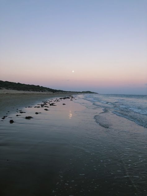 British Beach Aesthetic, Australia Aesthetic Beach, Australian Beaches Aesthetic, Torquay Australia, Torquay Victoria, Lifestyle Upgrade, Dusk Beach Aesthetic, Western Australia Beach, Sunset Rose