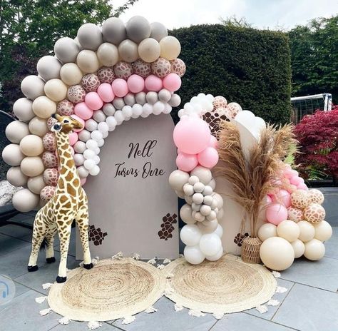 Isabella Cake, Birthday Setup, Safari Baby Shower Decorations, Butterfly Garden Party, Wild Birthday Party, Minnie Birthday Party, Baby Shower Giraffe, Baby Shower Theme Decorations, Cute Birthday Ideas