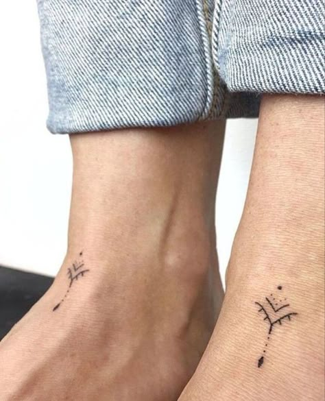 Boho Stick And Poke Tattoo, People With Tattoos, Model Tattoos, Tattoos Pinterest, Tattoos Inspiration, Men Tattoos, Handpoke Tattoo, Small Girl Tattoos, Tiny Tattoo