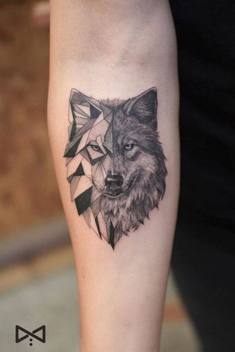 Wolf Face Tattoo, Wolf Tattoo Forearm, Geometric Wolf Tattoo, Font Tato, Small Wolf Tattoo, Wolf Tattoos Men, Tatuagem Masculina Pequena, Wolf Tattoo Sleeve, Geometric Wolf