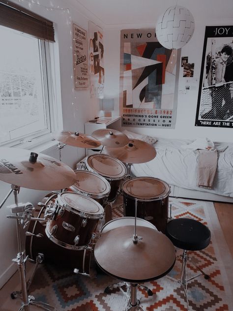 Drummer Bedroom Aesthetic, Drumset In Bedroom Ideas, Bedroom With Drums, Drums Bedroom, Drums In Bedroom, Drum Set In Bedroom, Room With Drums, Drummer Bedroom, Drumset Aesthetic