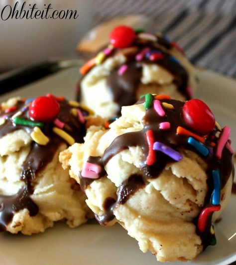 Ice cream sundae cookies Sundae Cookies, Last Choice, Ice Cream Social Party, Magic Shell, Holiday Cooking, April Fools, Cookie Bars, Monster Cookies, Creative Food