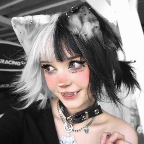 EgirlEmogirlWeebGirl Emo Boy Hair, Half And Half Hair, Aesthetic Egirl, Goth Hair, Kawaii Makeup, Cute Goth, Alt Girls, Alternative Makeup, Aesthetic Grunge Outfit