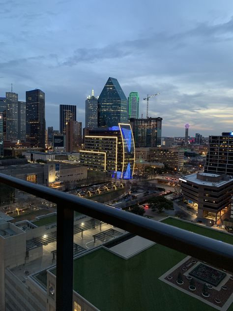 Dallas Aesthetic Wallpaper, Downtown Dallas Apartment View, Dallas City Aesthetic, Dallas Texas Apartments, Dallas Apartment Aesthetic, Downtown Dallas Aesthetic, Downtown Dallas At Night, Dallas Texas Aesthetic, Dallas Tx Skyline