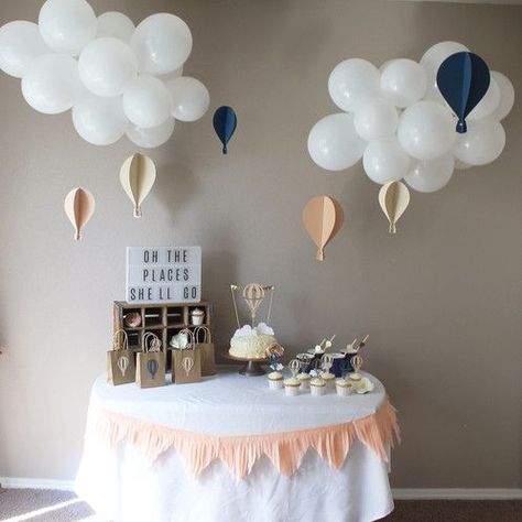 Hot Air Ballon Party, Theme Bapteme, Hot Air Balloon Party, Floating Balloons, Ballon Party, Balloon Clouds, Boy Baby Shower Ideas, Balloon Party, Baptism Party