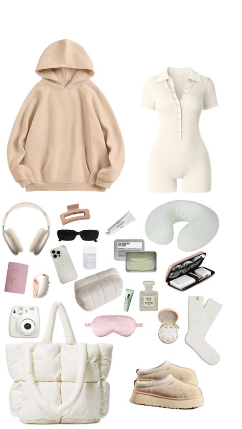 #airport #outfit #cozzy #flight Preppy Travel Essentials, Airport Essentials, Preppy Travel, Airport Fits, Airport Outfit, Travel Essentials, Flight