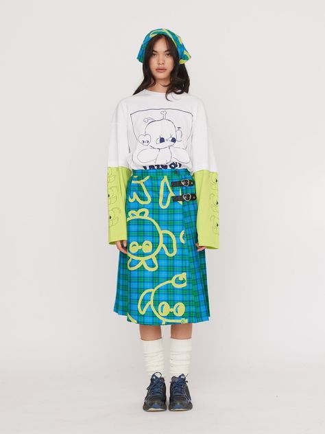 Fashion Design Clothes Ideas, Fashion Character, Prints Fashion, Lazy Oaf Aesthetic, Printed Skirt, Skirt Reference, Kilt Skirt, Lazy Oaf, Green Skirt