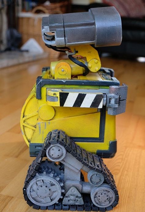 WALL-E Robot Replica by chillibasket - Thingiverse Wall E Robot, Robot Project, Red Spray Paint, Robotics Projects, Diy Robot, Small Computer, 3d Printing Diy, 3d Cnc, 3d Printing Projects