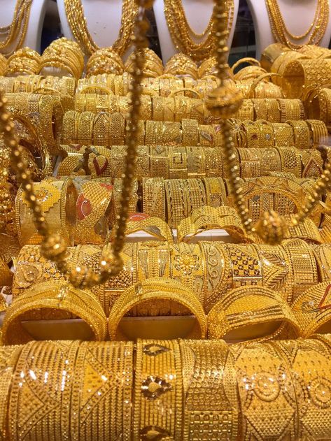 Dubai Gold Jewelry, Gold Bullion Bars, Logam Mulia, Gold Everything, Gold Investments, Rose Plant, Gold Bars, Dr Congo, Gold Money