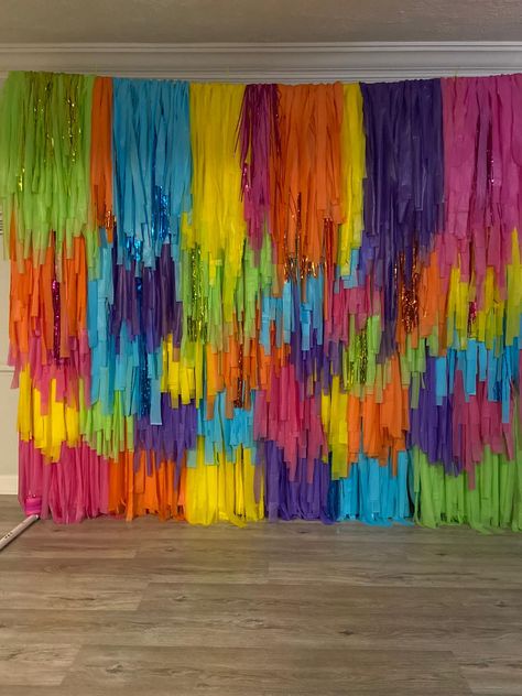 Carnaval Decoration Ideas, Fiesta Fringe Backdrop, Carnaval Party Decoration, Carnaval Decoration, Fiesta Theme Backdrop, Fringe Tablecloth Backdrop, Plastic Tablecloth Decorations, Plastic Tablecloth Backdrop, Tablecloth Backdrop