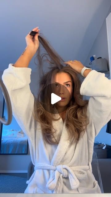 Ⓛ U ℕ ᗩ ☾ on Instagram: "Leuke hack #hairhack #hairtutorial #blowout" How To Get A Blowout Look, How To Do A Blowout On Yourself, Glow Up?, Hair Hacks, Hair Tutorial, On Instagram, Instagram