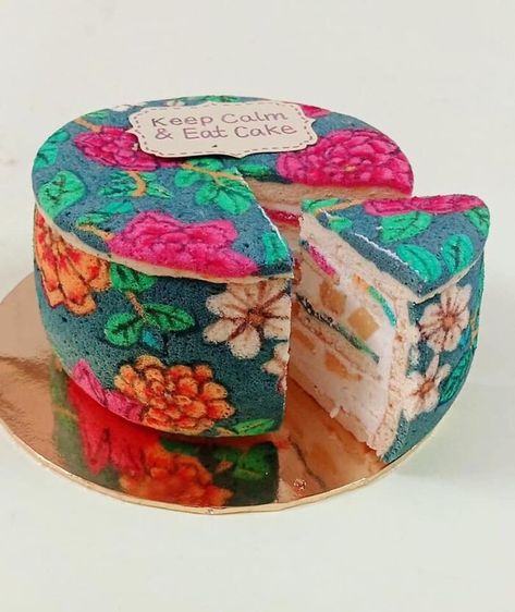 Home-For-Peculiar-Artists Artist Cake, Birthday Boho, Boho Picnic, Pretty Dessert, Fun Recipes, Painted Cakes, Roll Cake, Cake Roll, Cute Desserts