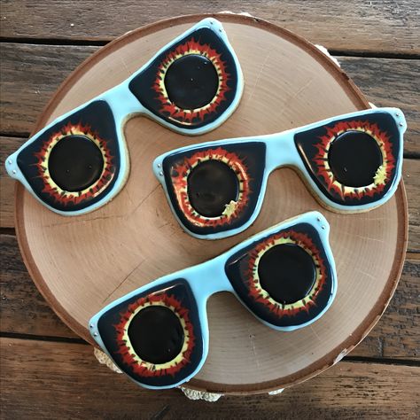 Eclipse glasses sugar cookies Eclipse Sugar Cookies, Solar Eclipse Royal Icing Cookies, Eclipse Cookies Decorated, Solar Eclipse Sugar Cookies, Solar Eclipse Decorated Cookies, Solar Eclipse Cookies, Eclipse Cake, Eclipse Cookies, Planet Cookies