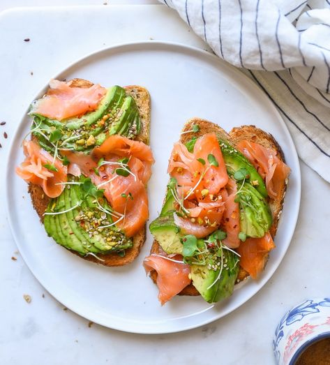 Smoked Salmon Toast, Avocado Smoked Salmon, Smoky Salmon, Salmon Toast, Smoked Salmon Breakfast, Avocado Toasts, Salmon Breakfast, Salmon Bagel, Salmon Sandwich