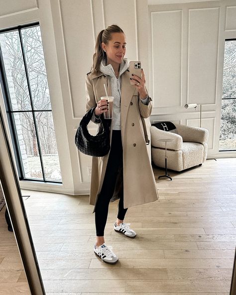 Casual Trench Coat Outfit, Samba Adidas Outfit, Looks Adidas, Comfortable Winter Outfits, Adidas Outfit Women, Adidas Samba Outfit, Trainers Outfit, Mode Mantel, Look Legging