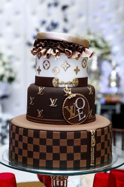 WOW!  this just may be prettier than the actual LV items... #FondantFriday - Louis Vuitton Cake Lv Cake, Louis Vuitton Cake, Super Torte, Torte Creative, Torte Cupcake, Tiered Cake, Cupcake Cake, Special Cake, Gorgeous Cakes