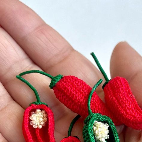 Crochet Soy Sauce, Crochet Chili Pepper Pattern Free, Crochet Bell Pepper Free Pattern, Crochet Prawn, Crochet Chili Pepper, Fiber Art Projects, Crochet Bear Patterns, Popular Crochet, Hot Pepper