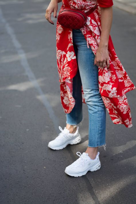 About Fashion No Go’s & Trends | Outfit with Ugly Sneakers & Belt Bag  #skechers #uglysneakers #dadshoes #dadsnekaers #kimono #kimonodress #layering #summerlayering #beltbag #gürteltasche #bumbag #styleappetite Sports Chic, Dad Shoe, Tennis Outfits, Sneakers Street, Trendy Shoes Sneakers, Sneakers Street Style, Dad Sneakers, Trendy Swimwear, Outfit Trends