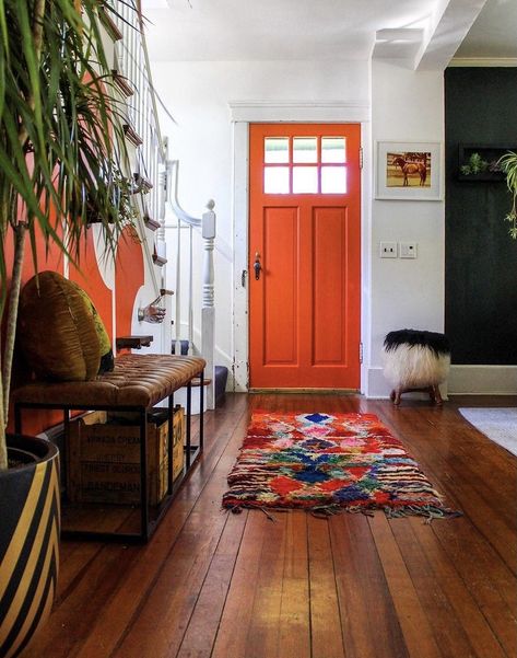 Big Bedroom, Orange Door, Casa Vintage, Green Sofa, Vintage Eclectic, Island Home, Design Living Room, Eclectic Home, Home Fashion