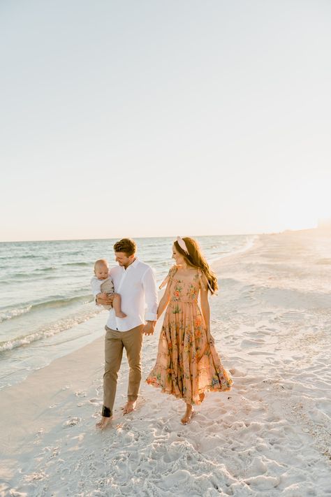 Beach Family Photos Film, Small Family Beach Pictures, Beach One Year Old Pictures, Newborn Beach Photos, Family Of 3 Beach Photos, Beach Pictures Outfits, Beach Photoshoot Ideas Family, Newborn Beach Photography, Modern Outfit Ideas