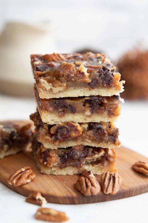 Keto Pecan Pie Bars Recipe Keto Pecan Bars Low Carb, Keto Dairy Free Dessert Recipes, Keto Pecan Bars, Keto Pecan Pie Brownies, Pecan Pie Bars Healthy, Keto Baked Desserts, Sugar Free Pecan Pie Bars, Thanksgiving Keto Desserts, Alldayidreamaboutfood Keto