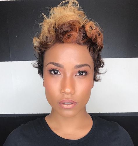 Beautiful Crowns, Short Hairstyles For Black Women, Hair Blond, Cut Life, Cut Hairstyles, Curly Pixie, Faux Hawk, Pixie Styles, Sassy Hair