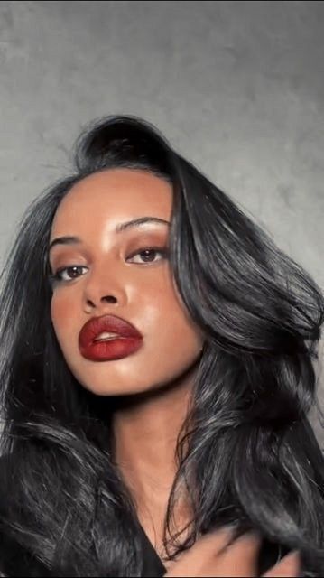 Matte Red Lipstick Makeup Look, Red Lipstick Brown Skin, Afnan Dano, Natural Red Lips, Red Lipstick Outfit, Red Lip Makeup Look, Princess Jasmine Makeup, Red Brown Lipstick, Bold Lipstick Makeup