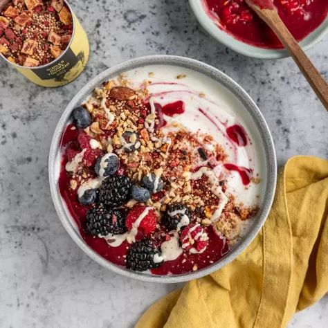 Quark Bowl, Bowl Aesthetic, Yoghurt Bowl, Recovery Food, Acidic Foods, Yogurt Bowl, Healthy Smile, Yummy Salad Recipes, Sliced Almonds