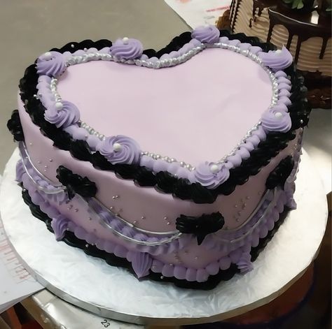 Coffin Birthday Cake, Coffin Shaped Cake, Kuromi Heart Cake, Purple Heart Cakes Birthday, Black And Purple Heart Cake, Purple Heart Cake Aesthetic, Pastel Kuromi, Gothic Heart Shaped Cake, Kuromi Cake