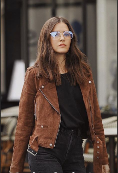 Jacket Black Outfit, Brown Suede Jacket Outfit, Faux Leather Jacket Outfit, Outfits For Autumn, Paola Alberdi, Suede Jacket Outfit, Camel Blazer, Cyndi Spivey, Jacket Outfit Women