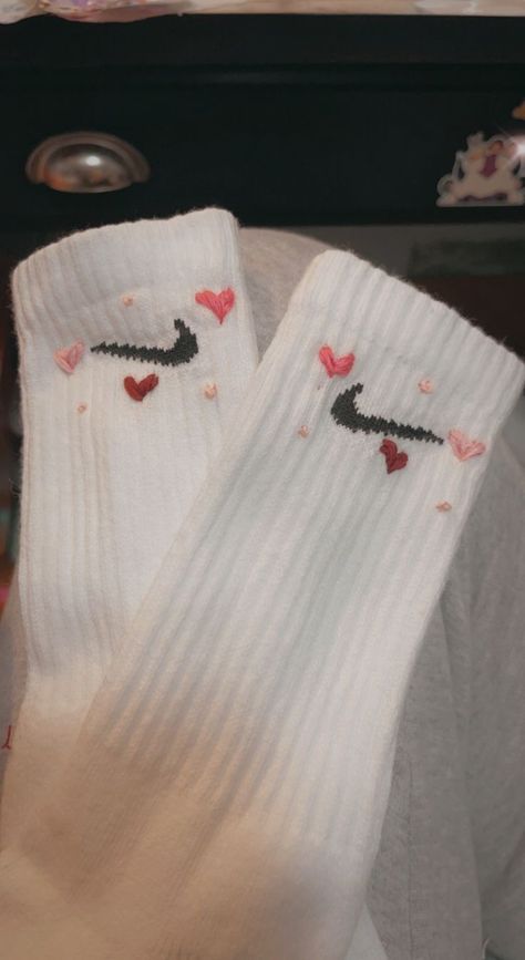 Roses Lavender, Embroider Ideas, Clothes Embroidery Diy, Embroidered Socks, Flower Socks, Cute Nike Outfits, Embroidered Nike, Cute Couple Gifts, Diy Sweatshirt