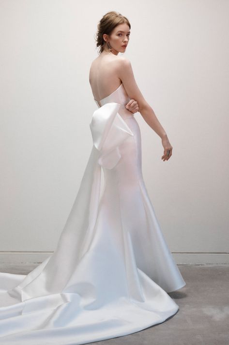 Rivini | This minimalist mermaid wedding dress features a statement big bow on the back! Rivini By Rita Vinieris, Rita Vinieris, Satin Mermaid Wedding Dress, Bow Wedding Dress, Kleinfeld Bridal, Silk Wedding Dress, Ball Gown Skirt, Elegant Wedding Dress, Bridal Designs