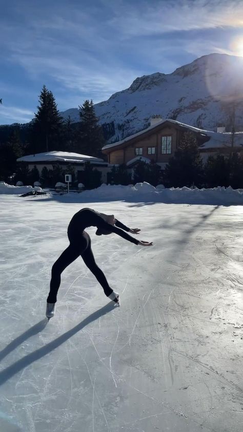 Ina Bauer, Ice Skating Videos, Skating Pictures, Figure Ice Skates, Figure Skating Outfits, Skate 3, Skating Aesthetic, Skater Aesthetic, Sports Aesthetic