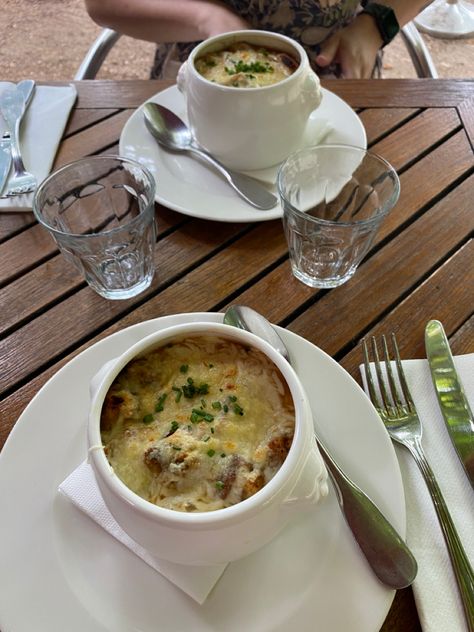 Bowl of onion soup from Paris restaurant Onion Soup French, Soup Aesthetic, Food Paris, European Dishes, French Onion Soup Recipe, Paris Food, French Dishes, French Restaurants, French Kitchen