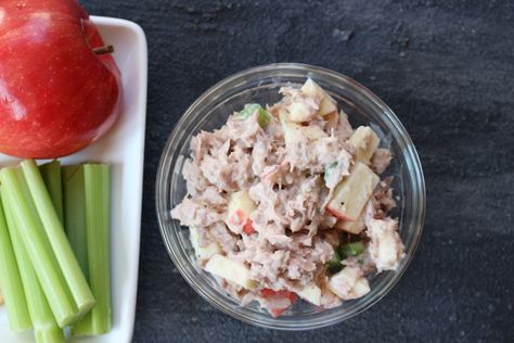 Canned tuna is given fresh flavor with fresh apples, celery, and Greek yogurt dressing! Apple tuna salad is delicious on whole wheat bread or fresh lettuce greens. Tuna Salad Healthy, Salad For Sandwiches, Baked Apple Chips, Healthy Tuna Recipes, Mom To Mom, Healthy Tuna Salad, Canned Tuna Recipes, Greek Yogurt Dressing, Apple Chips Baked