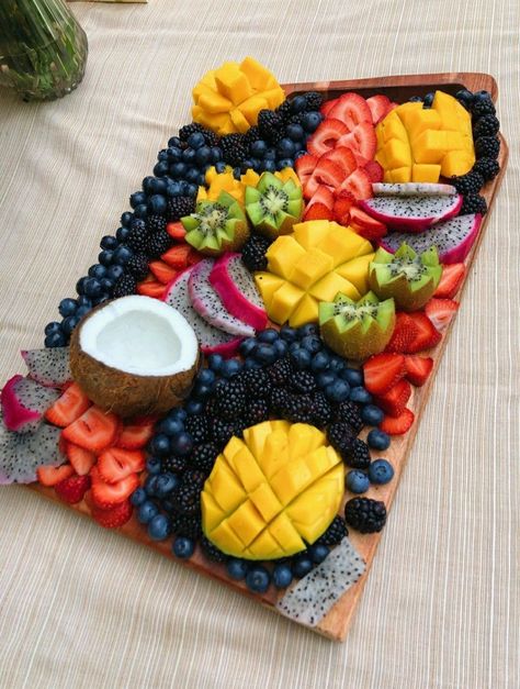 Salty Charcuterie Board Ideas, Fruit Charcuterie Board, Fruit Charcuterie, Fruit Platter Designs, Breakfast Party, Food Therapy, Healthy Food Motivation, Fruit Platter, Food Is Fuel