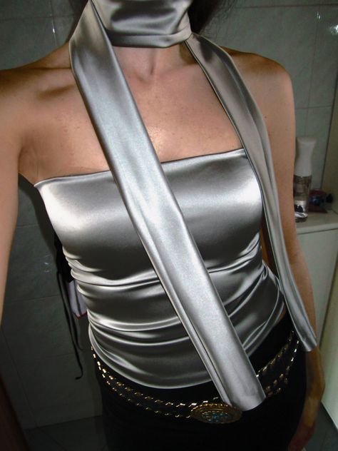 silver metallic tube top and scarf available on vinted: diioniso ##sarahjessicaparker #sexandthecity Silver Tube Top, Metallic Top Outfit Silver, Silver Top Outfit Metallic, Silver Top Outfit, Metallic Top Outfit, 2000s Tube Top, Grey Top Outfit, Silver Outfit, Summer/fall Outfits