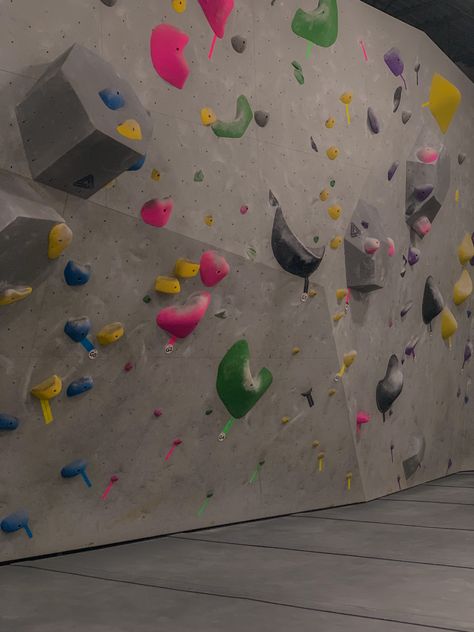 Bouldering Wallpaper, Indoor Rock Climbing Aesthetic, Bouldering Aesthetic, Rock Climbing Indoor, Rock Climbing Aesthetic, Climbing Aesthetic, Climbing Indoor, Bouldering Wall, Indoor Rock Climbing