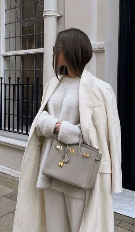 Old money style Old Money Middle Age Woman, Old Money Feminine Aesthetic, Old Money Style For Winter, Cold Weather Old Money Outfits, Old Money Winter Outfits Cold Women, Old Money Looks Winter, Old Money Outfits Women Winter Elegant, Old Money Style Women Winter, Old Money Mom Outfits